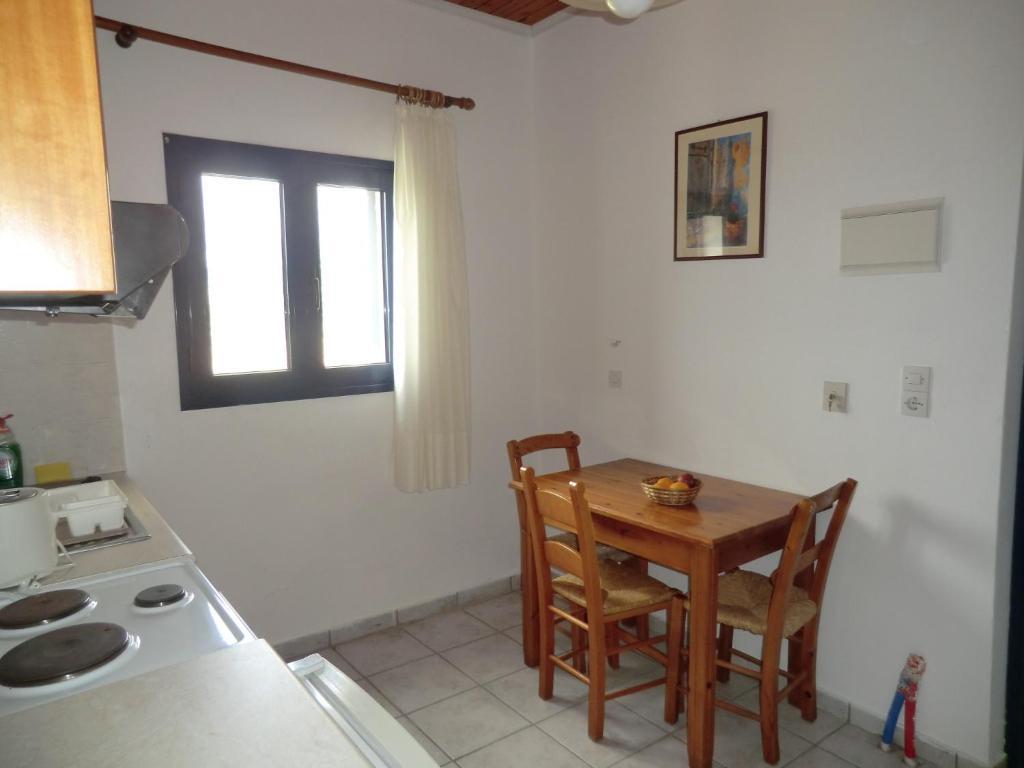 Flisvos Apartments Frangocastelo ภายนอก รูปภาพ